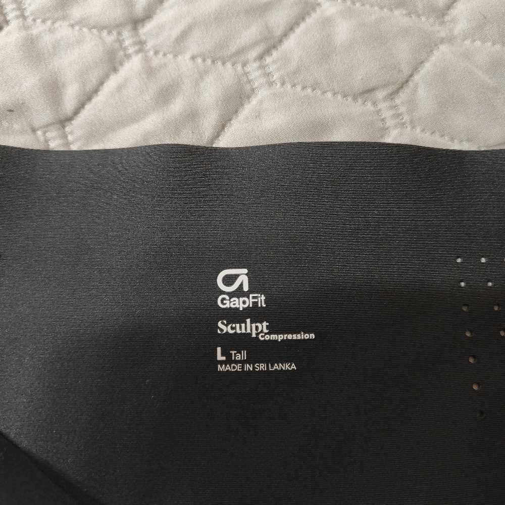GAP Fit Black Sculpt Compression Capri Leggings Women's Sz Large - Picture 4 of 4
